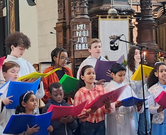 Terugblik op de Hoogmis van Pasen met het Karmeljeugdkoor