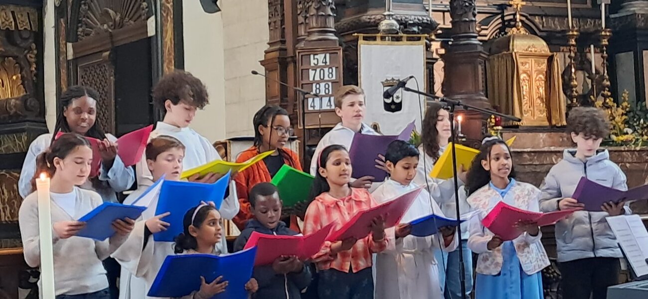 Terugblik op de Hoogmis van Pasen met het Karmeljeugdkoor