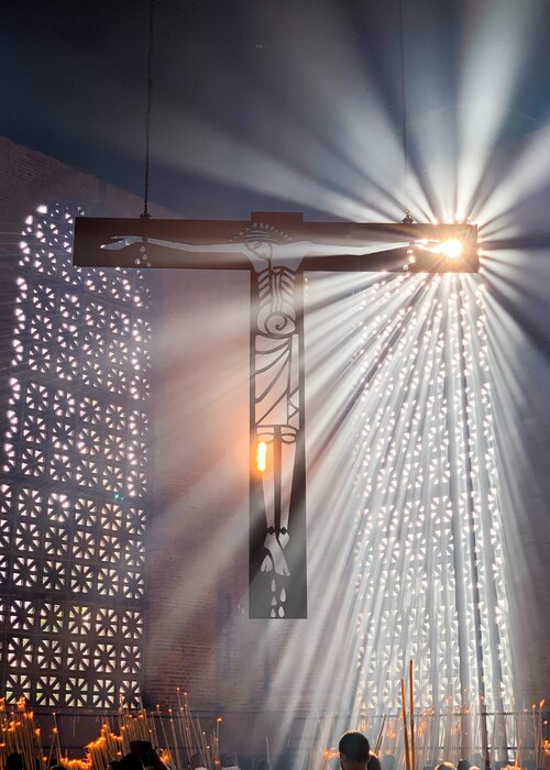 Licht schijnt in de duisternis